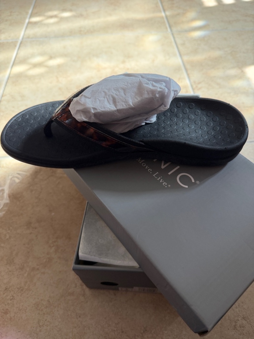 Vionic Women’s Black Flip-Flop with Tortoise Shell Strap Accent NWT